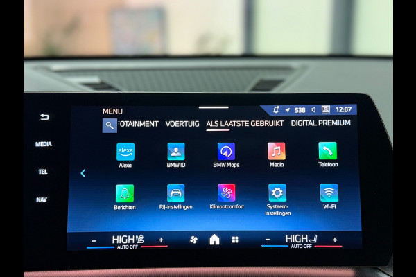 BMW X1 BMW sDrive20i M Sport Pano Sportstoelen ACC Trekhaak Navi LED Camera Carplay