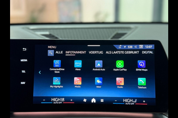 BMW X1 BMW sDrive20i M Sport Pano Sportstoelen ACC Trekhaak Navi LED Camera Carplay