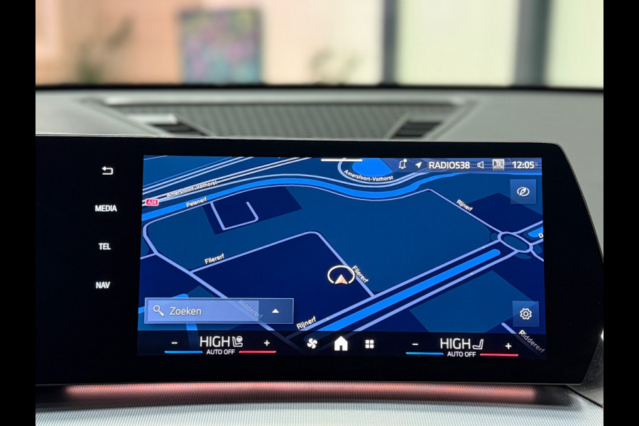 BMW X1 BMW sDrive20i M Sport Pano Sportstoelen ACC Trekhaak Navi LED Camera Carplay