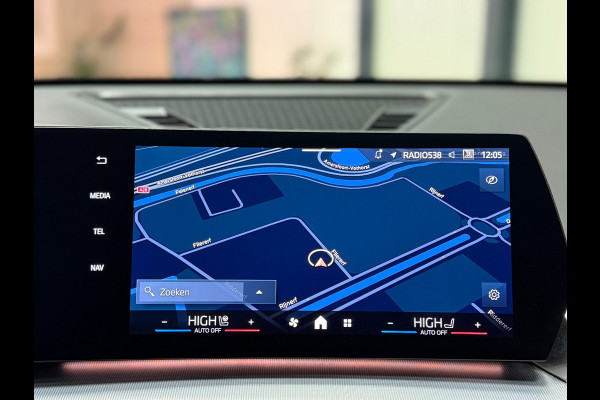 BMW X1 BMW sDrive20i M Sport Pano Sportstoelen ACC Trekhaak Navi LED Camera Carplay