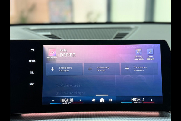 BMW X1 BMW sDrive20i M Sport Pano Sportstoelen ACC Trekhaak Navi LED Camera Carplay