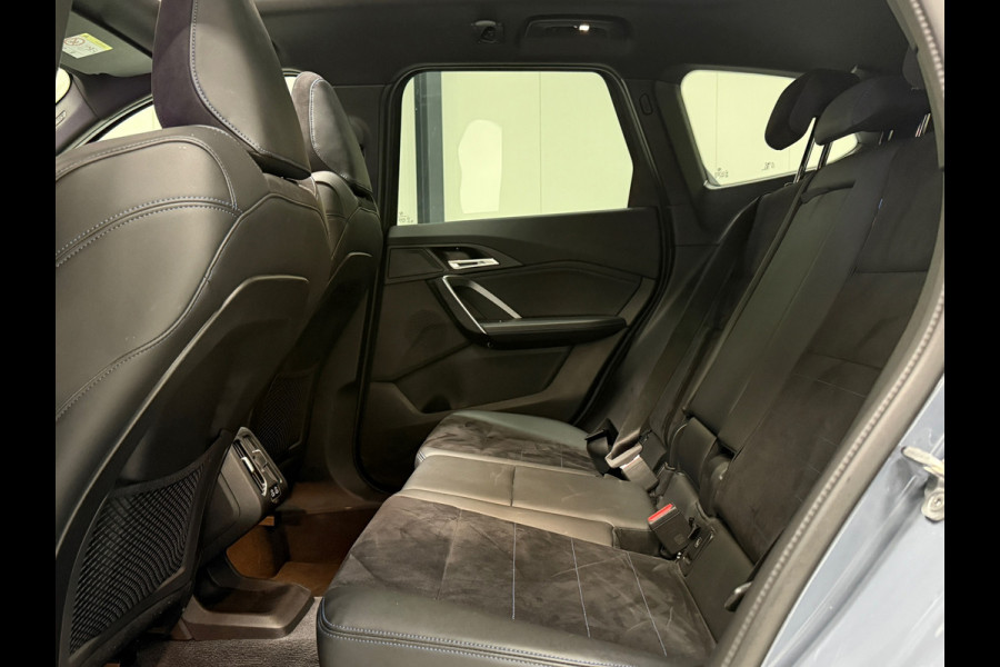 BMW X1 BMW sDrive20i M Sport Pano Sportstoelen ACC Trekhaak Navi LED Camera Carplay