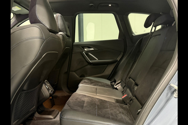 BMW X1 BMW sDrive20i M Sport Pano Sportstoelen ACC Trekhaak Navi LED Camera Carplay