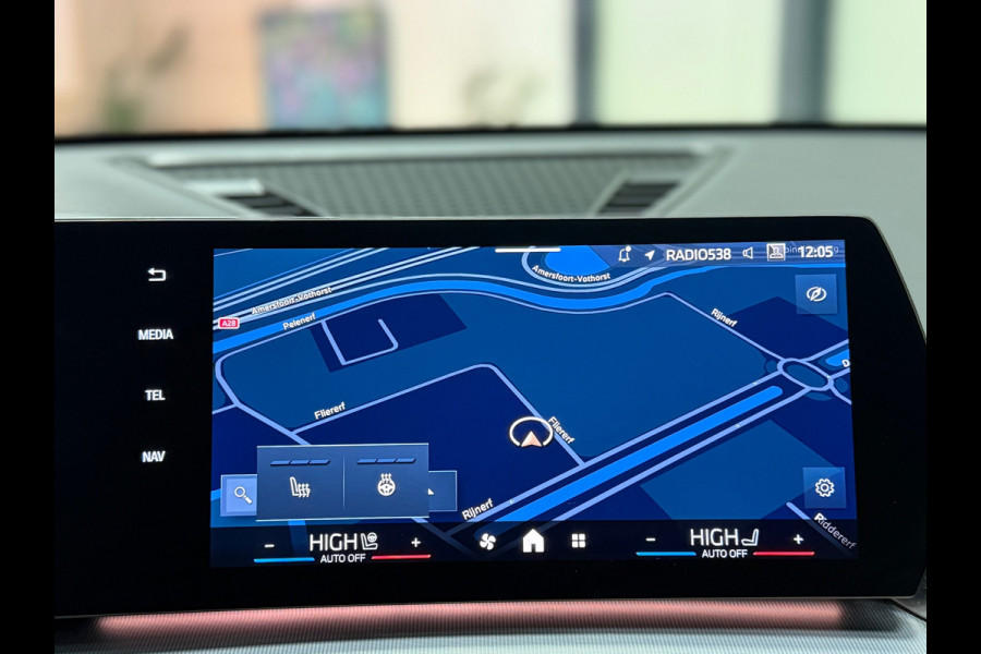 BMW X1 BMW sDrive20i M Sport Pano Sportstoelen ACC Trekhaak Navi LED Camera Carplay