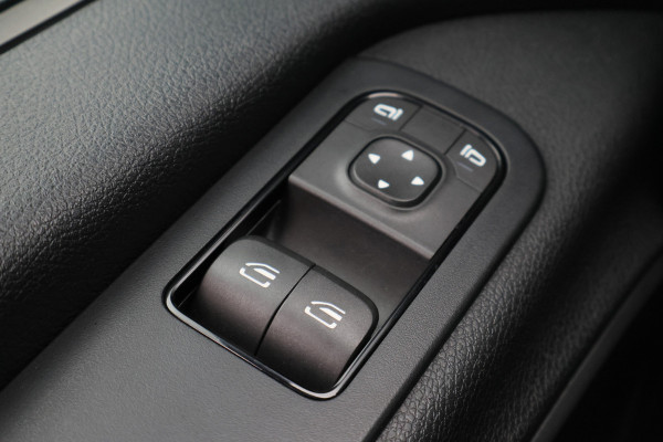 Mercedes-Benz Sprinter 317 CDI Aut. L2H1 Leer, 3-Zits, Camera, Standkachel, Airco, Cruise, Apple Carplay, Trekhaak