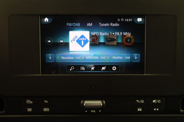 Mercedes-Benz Sprinter 317 CDI Aut. L2H1 Leer, 3-Zits, Camera, Standkachel, Airco, Cruise, Apple Carplay, Trekhaak