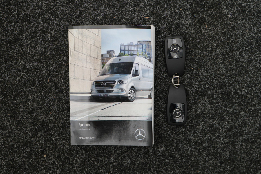 Mercedes-Benz Sprinter 317 CDI Aut. L2H1 Leer, 3-Zits, Camera, Standkachel, Airco, Cruise, Apple Carplay, Trekhaak