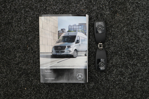 Mercedes-Benz Sprinter 317 CDI Aut. L2H1 Leer, 3-Zits, Camera, Standkachel, Airco, Cruise, Apple Carplay, Trekhaak
