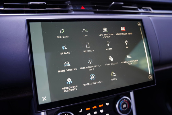 Land Rover Range Rover P 440 SE Zwart Leder / 23 Inch / Panoramadak