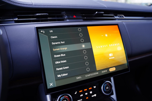 Land Rover Range Rover P 440 SE Zwart Leder / 23 Inch / Panoramadak