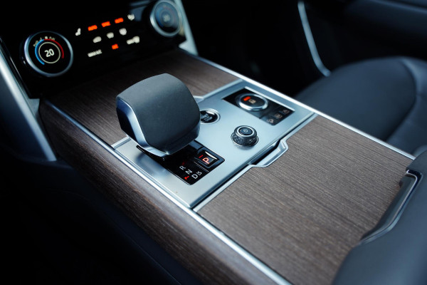 Land Rover Range Rover P 440 SE Zwart Leder / 23 Inch / Panoramadak