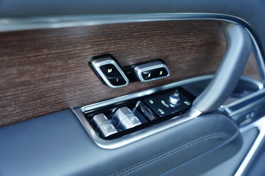 Land Rover Range Rover P 440 SE Zwart Leder / 23 Inch / Panoramadak