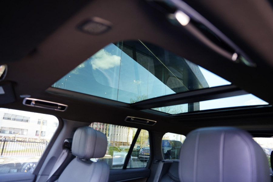 Land Rover Range Rover P 440 SE Zwart Leder / 23 Inch / Panoramadak