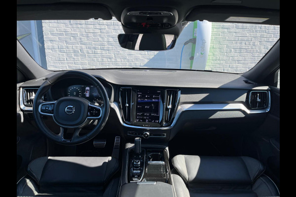Volvo V60 2.0 T6 Recharge AWD R-Design Plug-in Hybrid | Panorama dak | Zwenkbare trekhaak | Memory |