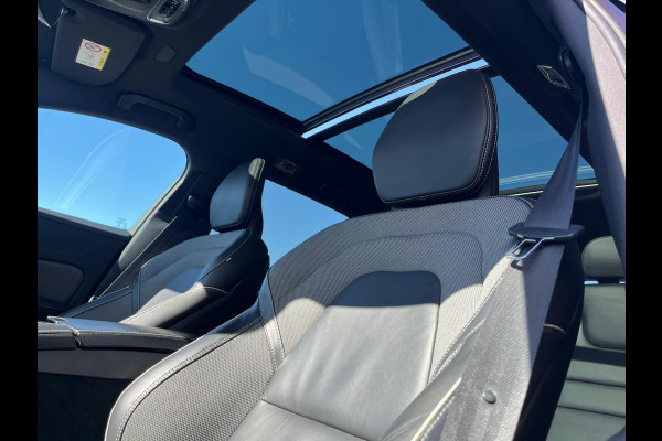 Volvo V60 2.0 T6 Recharge AWD R-Design Plug-in Hybrid | Panorama dak | Zwenkbare trekhaak | Memory |