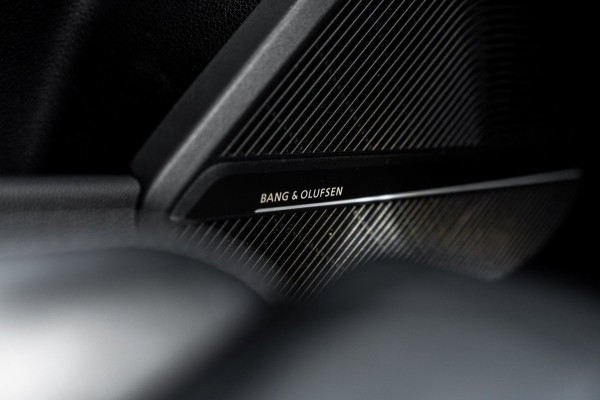 Audi Q5 55 TFSI e Quattro S Edition 367 PK Pano RS-Zetels Trekhaak Virtual 360 Camera B&O 20''