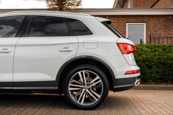 Audi Q5 55 TFSI e Quattro S Edition 367 PK Pano RS-Zetels Trekhaak Virtual 360 Camera B&O 20''