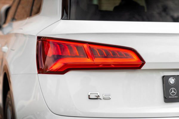 Audi Q5 55 TFSI e Quattro S Edition 367 PK Pano RS-Zetels Trekhaak Virtual 360 Camera B&O 20''