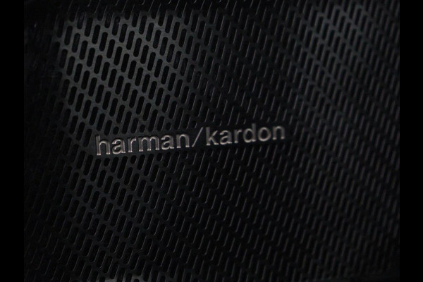 Volvo XC40 Recharge P8 AWD R-Design | SOH 90.6% | Leder/Alcantara | Stoelverwarming | Harman/Kardon | Adaptive cruise | Side Assist | Carplay | Stuurverwarming | Navigatie | Full LED | Camera