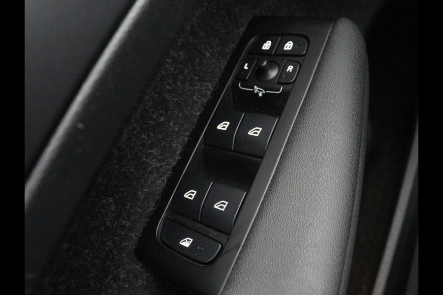 Volvo XC40 Recharge P8 AWD R-Design | SOH 90.6% | Leder/Alcantara | Stoelverwarming | Harman/Kardon | Adaptive cruise | Side Assist | Carplay | Stuurverwarming | Navigatie | Full LED | Camera