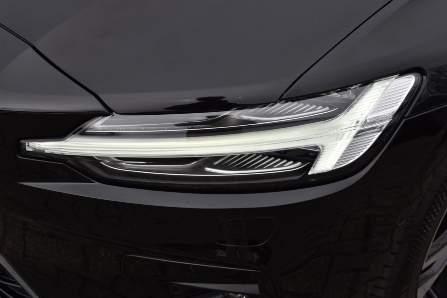 Volvo V60 B4 211PK Automaat Plus Dark | Trekhaak | ACC | Leder | Stoelverwarming | 360 Camera | 18"LMV