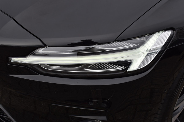 Volvo V60 B4 211PK Automaat Plus Dark | Trekhaak | ACC | Leder | Stoelverwarming | 360 Camera | 18"LMV