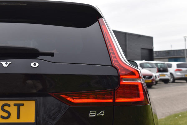 Volvo V60 B4 211PK Automaat Plus Dark | Trekhaak | ACC | Leder | Stoelverwarming | 360 Camera | 18"LMV
