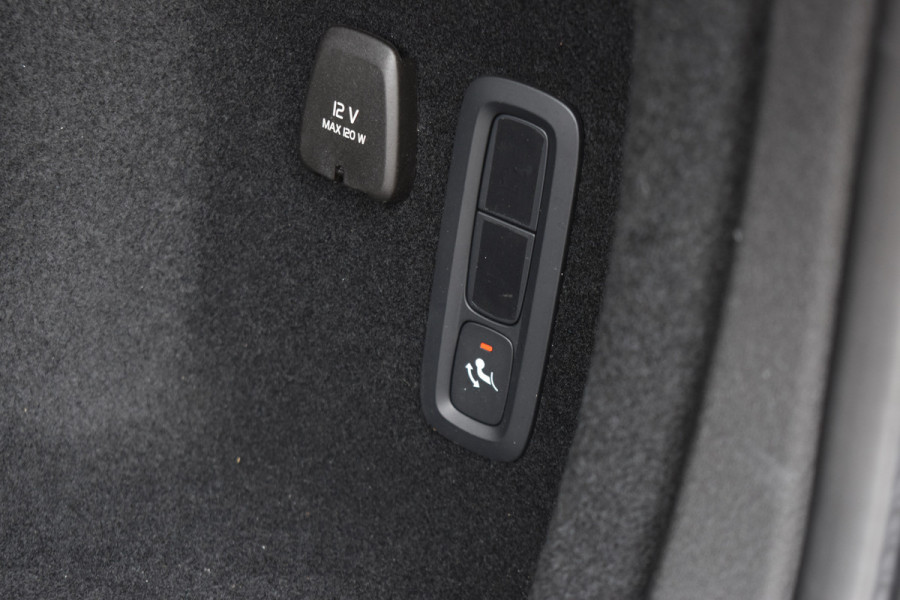 Volvo V60 B4 211PK Automaat Plus Dark | Trekhaak | ACC | Leder | Stoelverwarming | 360 Camera | 18"LMV