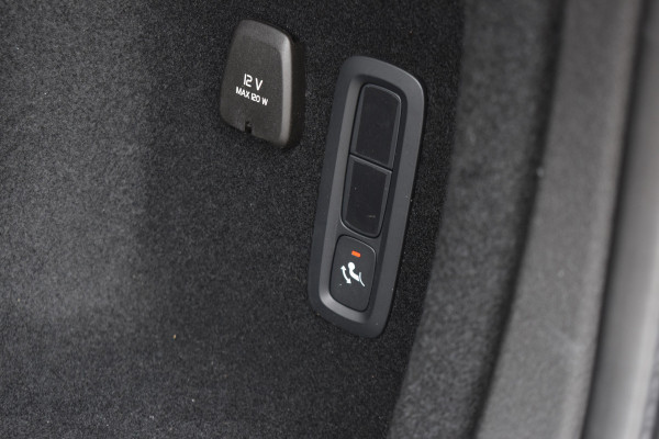 Volvo V60 B4 211PK Automaat Plus Dark | Trekhaak | ACC | Leder | Stoelverwarming | 360 Camera | 18"LMV