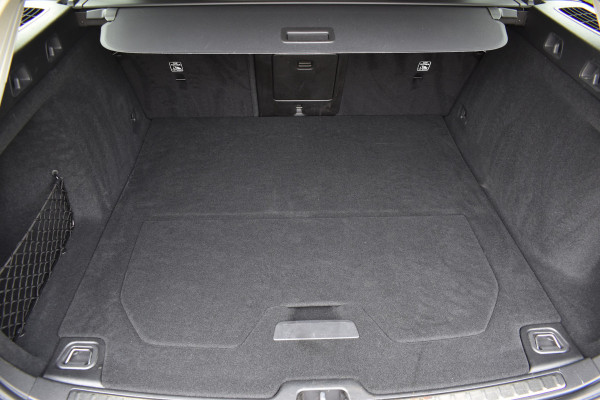 Volvo V60 B4 211PK Automaat Plus Dark | Trekhaak | ACC | Leder | Stoelverwarming | 360 Camera | 18"LMV