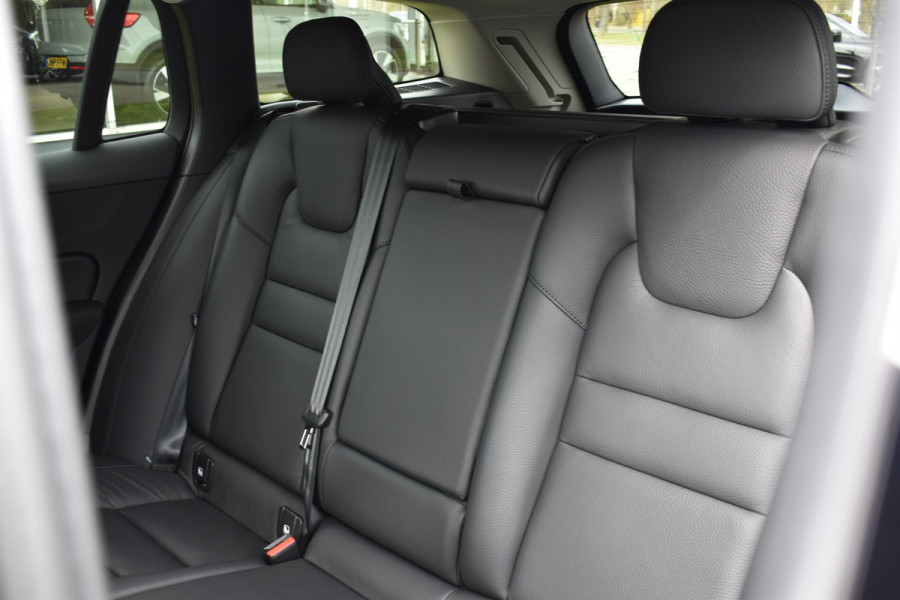 Volvo V60 B4 211PK Automaat Plus Dark | Trekhaak | ACC | Leder | Stoelverwarming | 360 Camera | 18"LMV