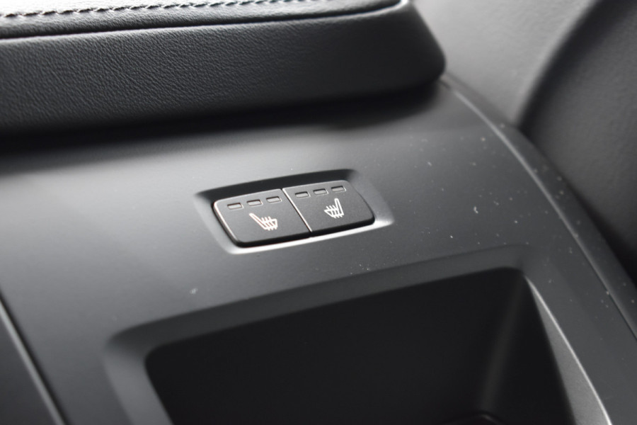 Volvo V60 B4 211PK Automaat Plus Dark | Trekhaak | ACC | Leder | Stoelverwarming | 360 Camera | 18"LMV