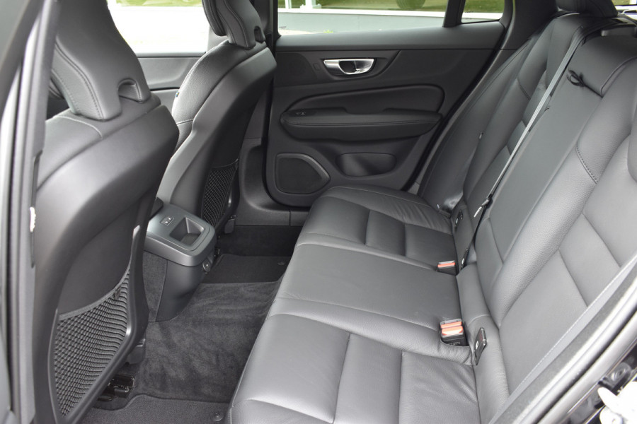 Volvo V60 B4 211PK Automaat Plus Dark | Trekhaak | ACC | Leder | Stoelverwarming | 360 Camera | 18"LMV