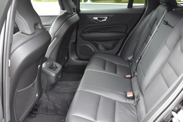 Volvo V60 B4 211PK Automaat Plus Dark | Trekhaak | ACC | Leder | Stoelverwarming | 360 Camera | 18"LMV