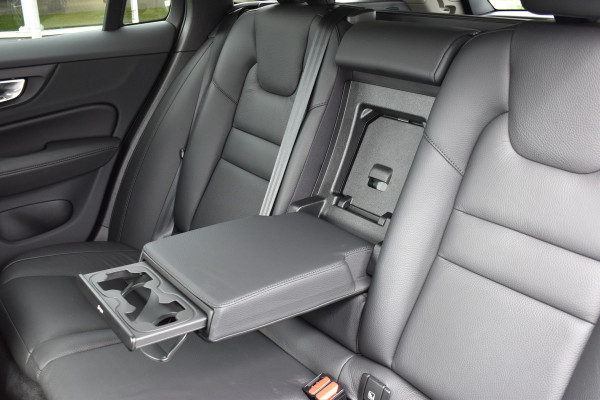 Volvo V60 B4 211PK Automaat Plus Dark | Trekhaak | ACC | Leder | Stoelverwarming | 360 Camera | 18"LMV