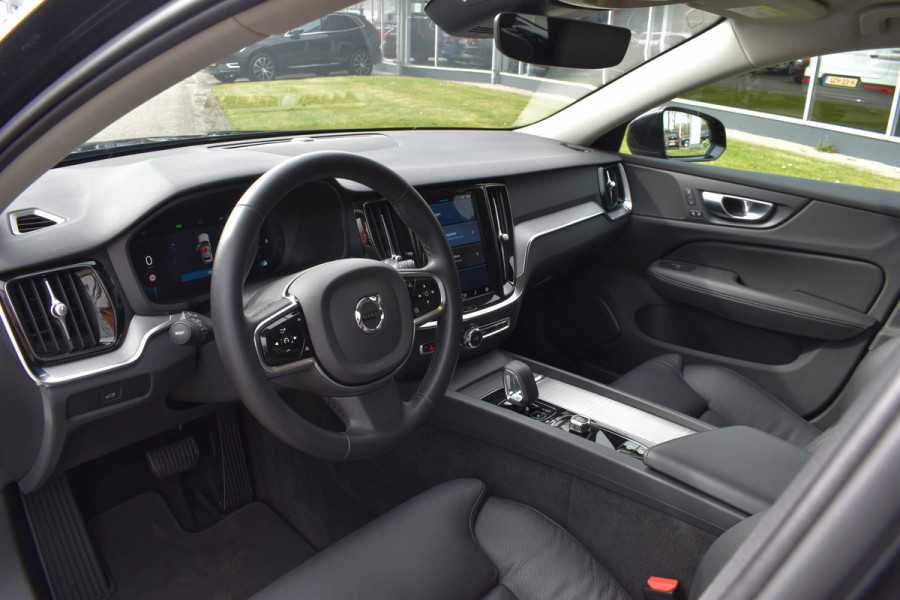 Volvo V60 B4 211PK Automaat Plus Dark | Trekhaak | ACC | Leder | Stoelverwarming | 360 Camera | 18"LMV