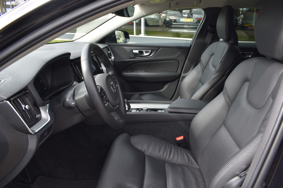 Volvo V60 B4 211PK Automaat Plus Dark | Trekhaak | ACC | Leder | Stoelverwarming | 360 Camera | 18"LMV