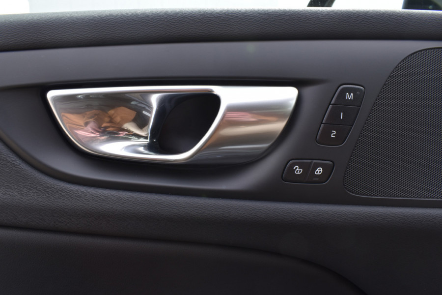Volvo V60 B4 211PK Automaat Plus Dark | Trekhaak | ACC | Leder | Stoelverwarming | 360 Camera | 18"LMV