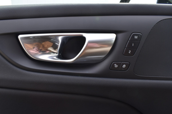 Volvo V60 B4 211PK Automaat Plus Dark | Trekhaak | ACC | Leder | Stoelverwarming | 360 Camera | 18"LMV