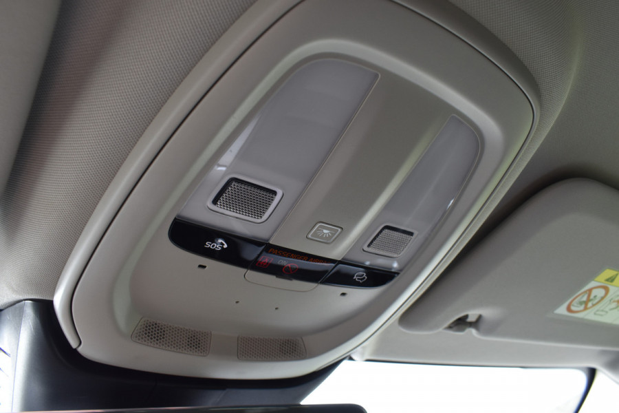 Volvo V60 B4 211PK Automaat Plus Dark | Trekhaak | ACC | Leder | Stoelverwarming | 360 Camera | 18"LMV