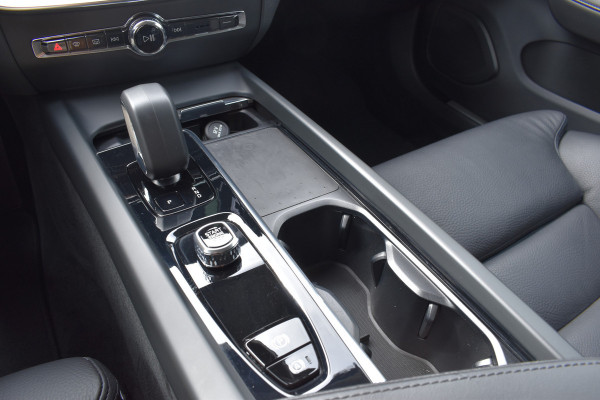 Volvo V60 B4 211PK Automaat Plus Dark | Trekhaak | ACC | Leder | Stoelverwarming | 360 Camera | 18"LMV