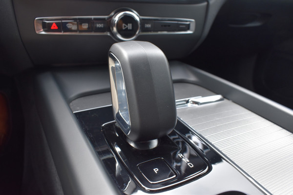 Volvo V60 B4 211PK Automaat Plus Dark | Trekhaak | ACC | Leder | Stoelverwarming | 360 Camera | 18"LMV