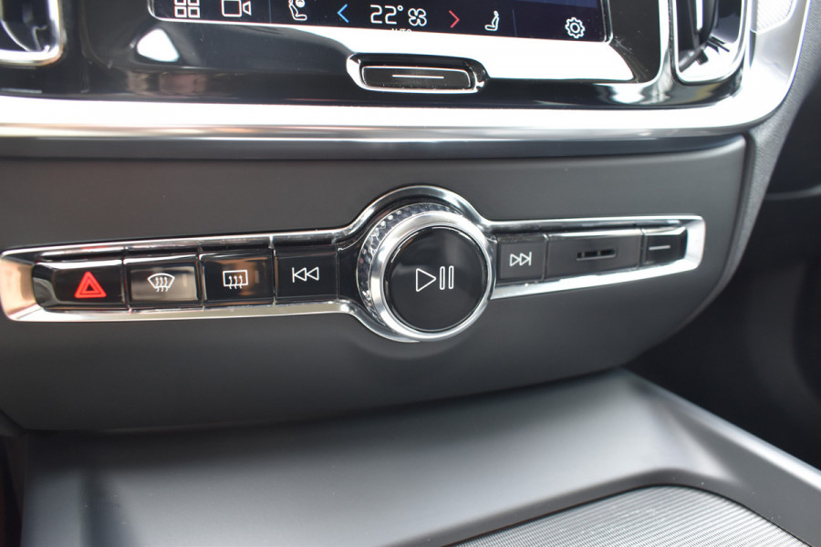 Volvo V60 B4 211PK Automaat Plus Dark | Trekhaak | ACC | Leder | Stoelverwarming | 360 Camera | 18"LMV