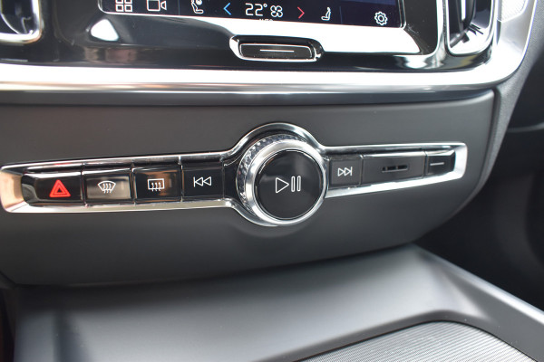 Volvo V60 B4 211PK Automaat Plus Dark | Trekhaak | ACC | Leder | Stoelverwarming | 360 Camera | 18"LMV