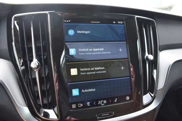 Volvo V60 B4 211PK Automaat Plus Dark | Trekhaak | ACC | Leder | Stoelverwarming | 360 Camera | 18"LMV