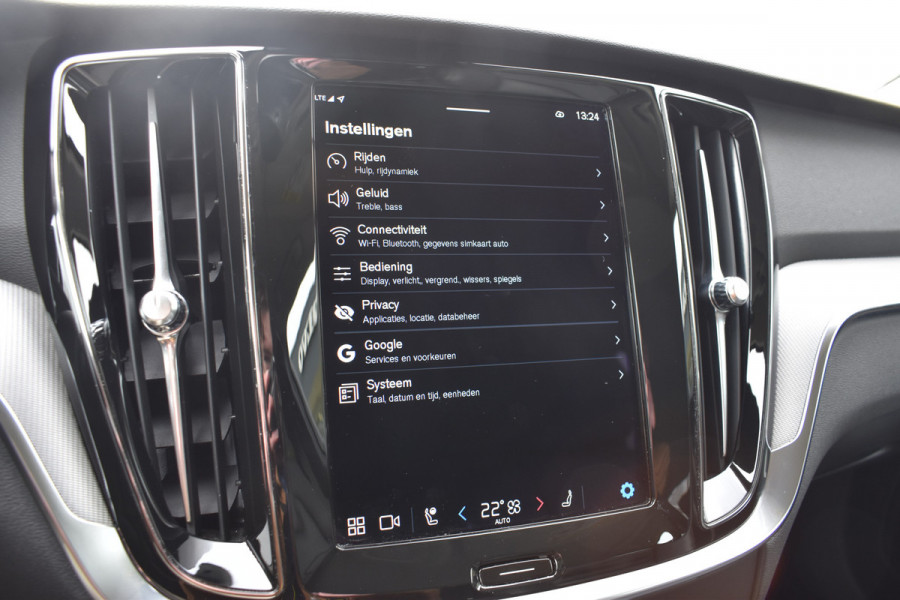 Volvo V60 B4 211PK Automaat Plus Dark | Trekhaak | ACC | Leder | Stoelverwarming | 360 Camera | 18"LMV