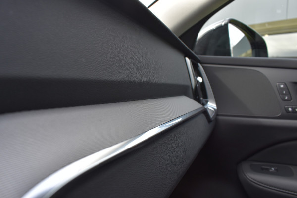 Volvo V60 B4 211PK Automaat Plus Dark | Trekhaak | ACC | Leder | Stoelverwarming | 360 Camera | 18"LMV