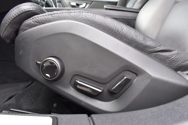 Volvo V60 B4 211PK Automaat Plus Dark | Trekhaak | ACC | Leder | Stoelverwarming | 360 Camera | 18"LMV