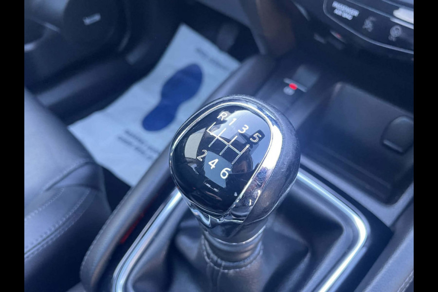 Nissan QASHQAI 1.2 Tekna + / panoramadak / stoelverwarming / Bose