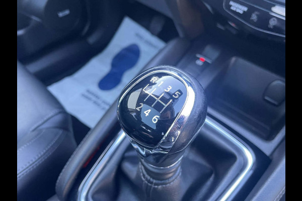 Nissan QASHQAI 1.2 Tekna + / panoramadak / stoelverwarming / Bose